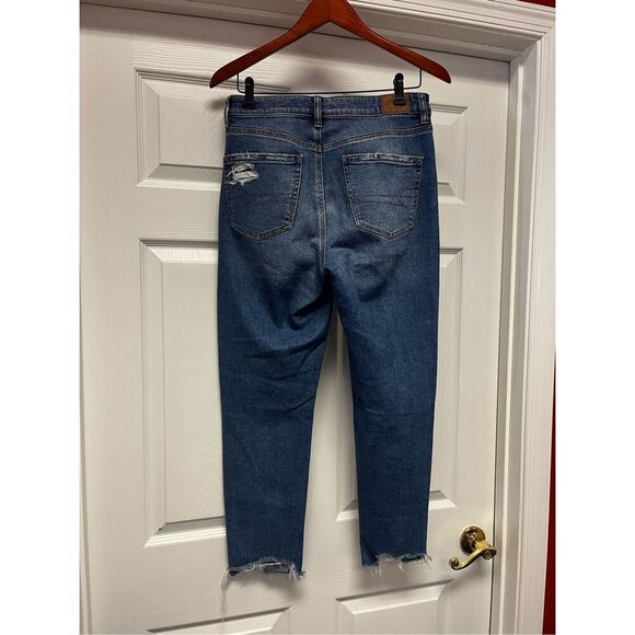 American Eagle Heavily Distressed Mom Jeans sz 6 - Picture 5 of 8